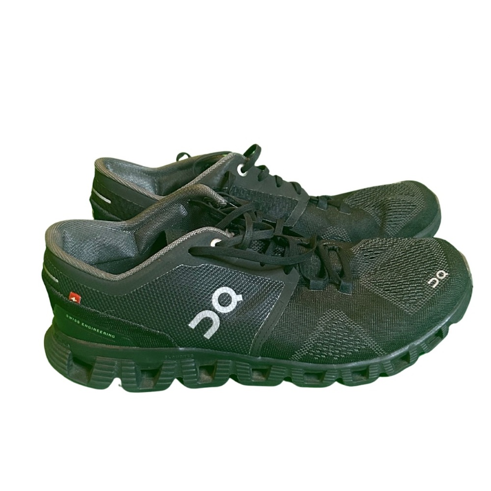 On Cloud Black Athletic Shoes | 8.5